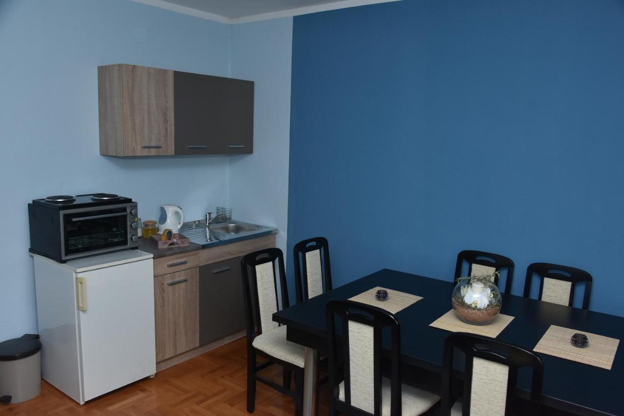 Blue House Apartment Ni Kültér fotó