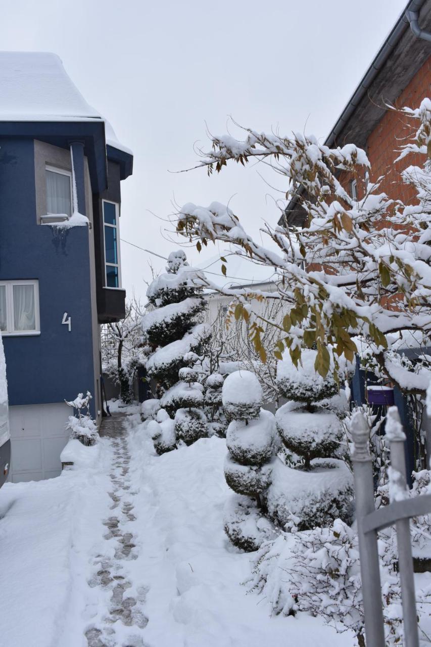 Blue House Apartment Ni Kültér fotó